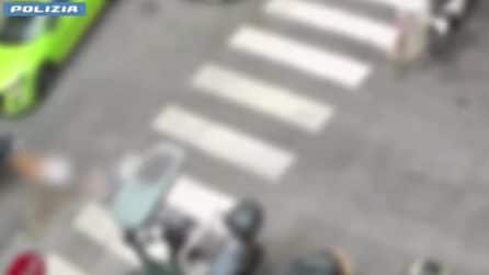 Trascinano un’anziana sull’asfalto per strapparle la borsa: tentato scippo a Roma