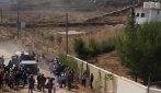 Attivisti e giornalisti portano cibo e acqua alle famiglie palestinesi bloccate a Qusra