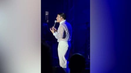 Sal Da Vinci risponde alle critiche di pietismo per aver abbracciato una fan con disabilità