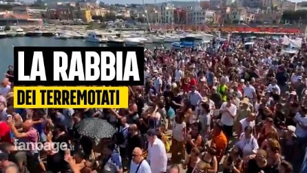La rabbia dei terremotati di Pozzuoli: "Il governo latita da due anni, ora basta"