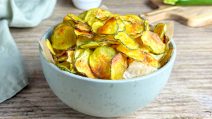 Zucchini chips: easy and delicious
