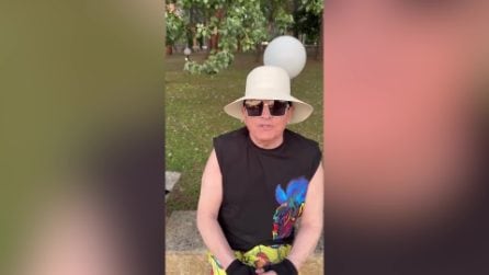 Malgioglio dopo il caso Salmo: “Ho avuto un melanoma. Mettete la crema, non sentite i ciarlatani”