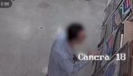 Marigliano, ruba la crema da barba nel negozio, la titolare pubblica il video: "Un altro schifo della settimana"
