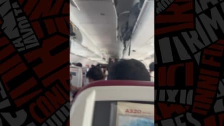 Aereo perde 90 metri di quota in pochi istanti, 17 feriti: il video delle forti turbolenze