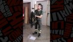 "Le maglie dei Vigili del Fuoco si rompono con l'acqua": il video di denuncia postato sui social