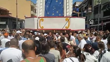 Festa della Madonna della Neve 2026 a Ponticelli, la sfilata del carro