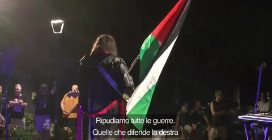 Nevruz insultato durante un concerto per aver mostrato la bandiera della Palestina sul palco