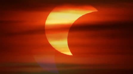 L'eclissi di Sole oscura i cieli d'Italia: il video dalle Grotte di Nerone