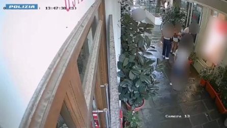 Firenze, turista rapinato dell'orologio davanti a moglie e figlia: due arrestati