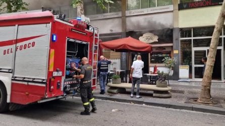 Incendio al Vomero, fuoco nella rosticceria Da Fofò, arrivano i pompieri