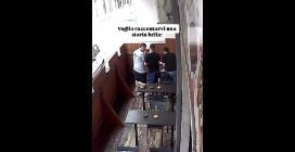 Mangiano nel locale ormai chiuso e puliscono tutto prima di andare via: "Siete un esempio"