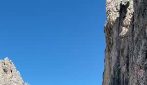 Escursionista francese in difficoltà recuperato con l'elicottero sulle montagne bellunesi