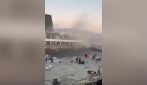 Persone in fuga durante le scosse di terremoto in Indonesia