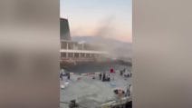 Persone in fuga durante le scosse di terremoto in Indonesia