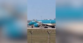 Aereo della Vietnam Airlines urta la pista con la coda, il video ripreso durante il decollo a Monaco