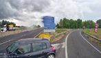 Auto in contromano sulla Firenze-Livorno, tir con una manovra evita l'incidente