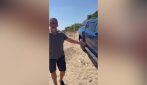 Multa da 5 mila euro per un automobilista che parcheggia sulle dune: "Si tratta di essere balordi"