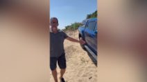 Multa da 5 mila euro per un automobilista che parcheggia sulle dune: "Si tratta di essere balordi"