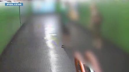 Milano, violenta rapina a una 82enne in metro