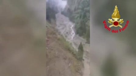 Il maltempo si abbatte sulla Lombardia, esonda il fiume Oglio: frana fa crollare ponte nel Bresciano