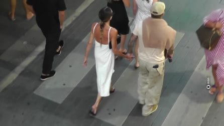David Beckham e Victoria in vacanza a Capri: passeggiata in Piazzetta tra i turisti