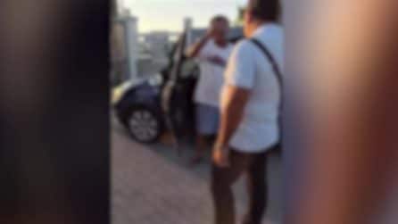Borrelli aggredito a Castel Volturno: minacce di morte, poi un'auto tenta di investire il deputato e la scorta