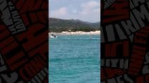 Sardegna, 17enne travolta dal barchino a Su Giudeu: il video dell'incidente in mare