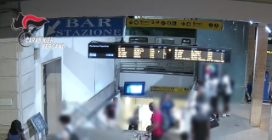 Ferisce il rivale con un coltello alla stazione di Treviglio: 22enne in carcere per tentato omicidio