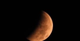 Eclissi di Luna del 28 agosto 2026: il video dal lungomare di Latina