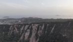 Campi Flegrei, le immagini della frana al cratere Astroni dopo il terremoto 4.7: strade cancellate, parco chiuso