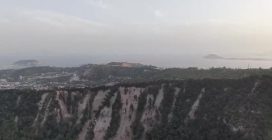 Campi Flegrei, le immagini della frana al cratere Astroni dopo il terremoto 4.7: strade cancellate, parco chiuso