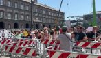 Campi Flegrei, protesta degli sfollati all'esterno della Prefettura di Napoli