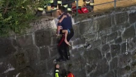 Carabinieri salvano tre bambini bloccati nel fiume a Merano