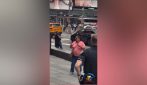 New York: donna accoltella persone a caso a Times Square prima di essere uccisa dalla polizia