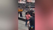 New York: donna accoltella persone a caso a Times Square prima di essere uccisa dalla polizia