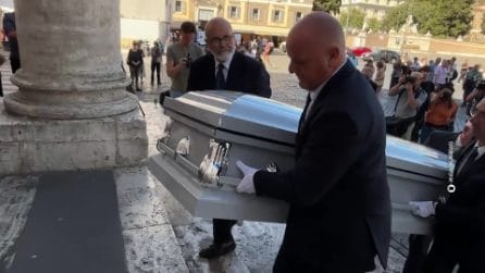 Il funerale di Daniele Compatangelo a Roma: l'ultimo saluto al corrispondente di La7