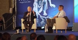 Tajani e i consigli per scegliere la moglie: "Meglio la donna carina, quella appariscente tradisce"
