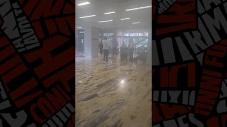 Maltempo a Milano, piove dentro al Pirellone: il video