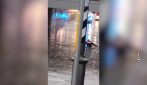 Donna muore annegata nell'auto intrappolata nel sottopassaggio allagato