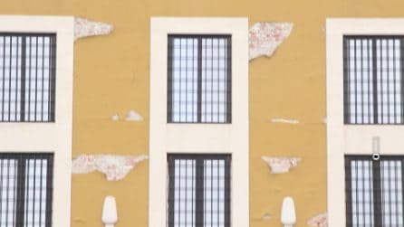 Crolla per la pioggia il controsoffitto dell'aula bunker a Milano, salta udienza del processo Hydra