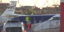 Alessandro Di Battista rientrato in Italia, il video dell'arrivo a Ciampino