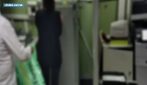 Travestiti da dipendenti del supermercato rapinano tre uffici postali: immortalati dalle telecamere