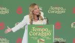 Meloni si rivolge a Schlein e la sbeffeggia: “Elly cara, prova a dire una cosa vera contro di noi”