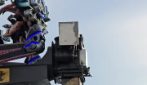 Oktoberfest, giostra si blocca a testa in giù: passeggeri sospesi per cinque minuti