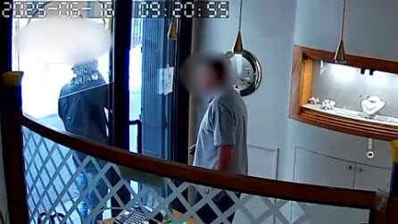 Moglie gioielliere accoltellò rapinatore e lo mise in fuga, 27enne arrestato a Rimini