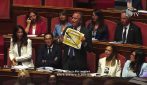 Senato approva la riforma elettorale, protestano le opposizioni: "Legge truffa"