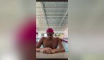 Ceccon e le signore dell'aquagym durante un allenamento