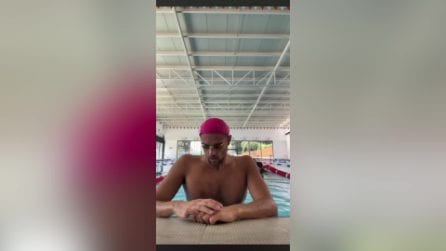 Ceccon e le signore dell'aquagym durante un allenamento