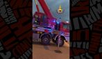 Incidente a Milano, camion sfonda il guardrail e resta in bilico per ore