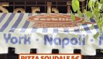 Napoli, pizza a 5 euro contro il caro vita: l'iniziativa di Sorbillo